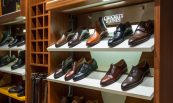 Présentoires de vêtements et chaussures